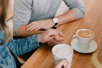 7 ways to help you deal with dementia with your loved one