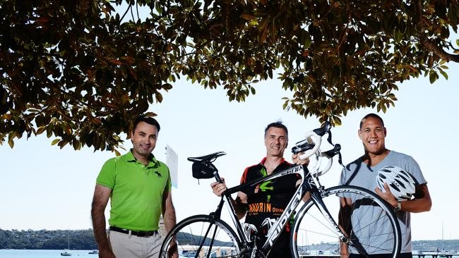 Neil Jackson has arranged a bike ride across the country to raise funds for the Black Dog Institute. Also pictured is Michael Randall from Mediband (l) and Black Dog Institute ambassador Geoff Huegill (r). Source: News Limited